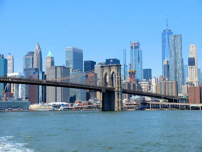 NYC Ferry New Yorkissa - Brooklyn Bridge
