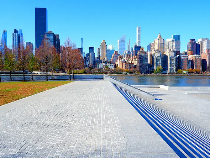Mitä tehdä Roosevelt Islandilla - Muistomerkki