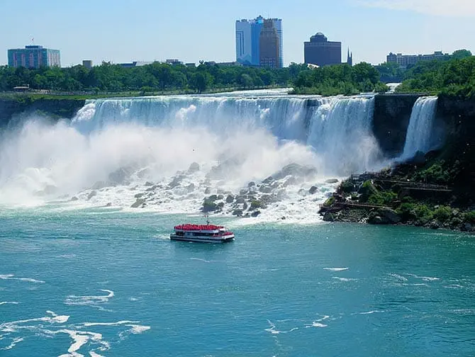 New Yorkista Niagaran putouksille päivämatka bussilla - Maid of the Mist