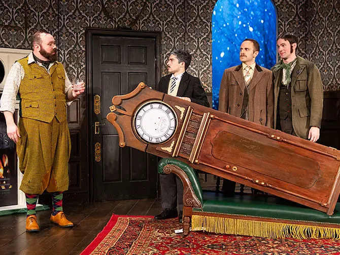 The Play That Goes Wrong -liput New Yorkissa - Lavasteet