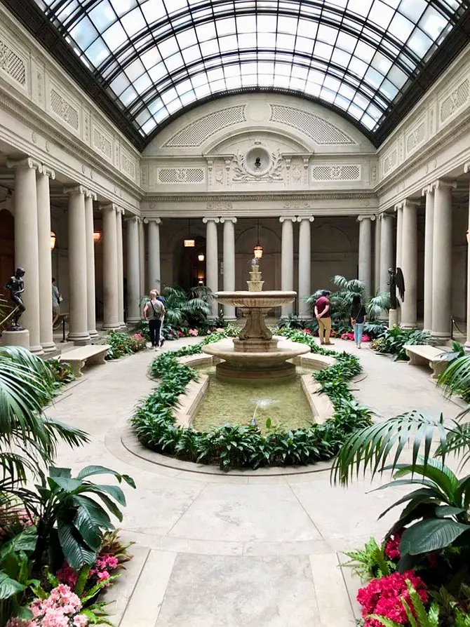 Frick Collection New Yorkissa - Sisäpiha