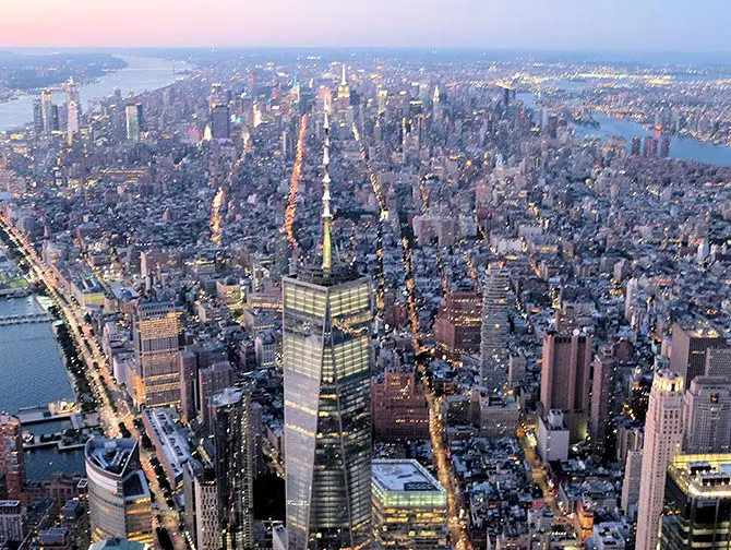 Helikopterilento illalla New Yorkissa - Freedom Tower