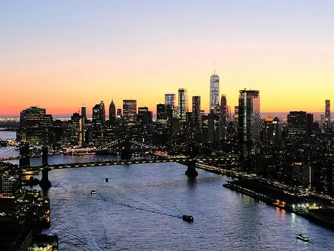 Helikopterilento illalla New Yorkissa