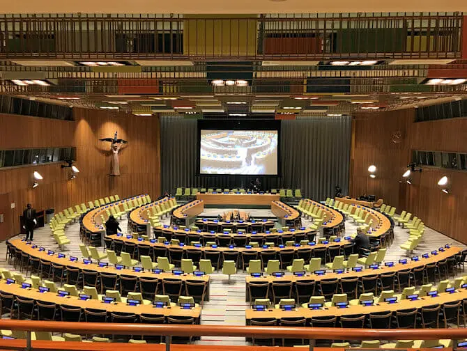 YK:n päämaja New Yorkissa Trusteeship Council Chamber