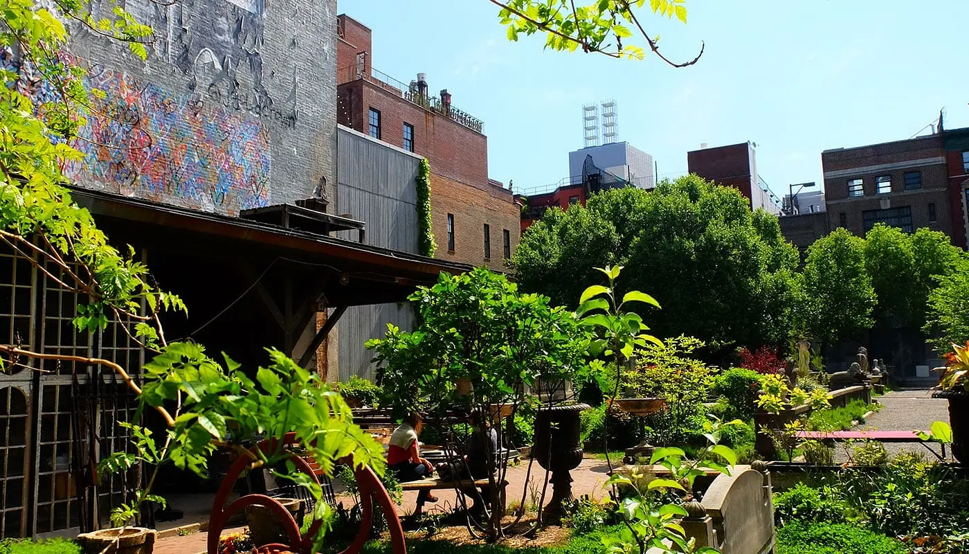 Puistot New Yorkissa - Elizabeth Street Garden