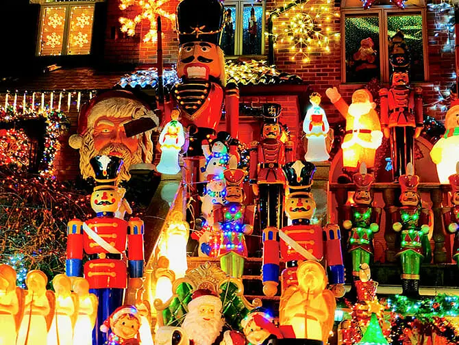 Elokuvien ja sarjojen kuvauspaikat New Yorkissa - Yksin kotona Dyker Heights