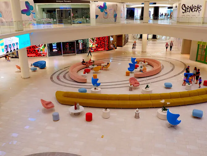 American Dream Mall New Yorkin lähellä - Liikkeitä