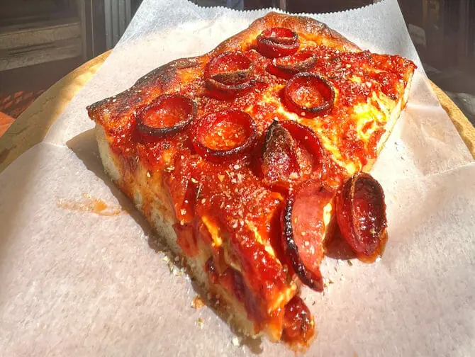 Paras pizza New Yorkissa - Prince Street Pizza
