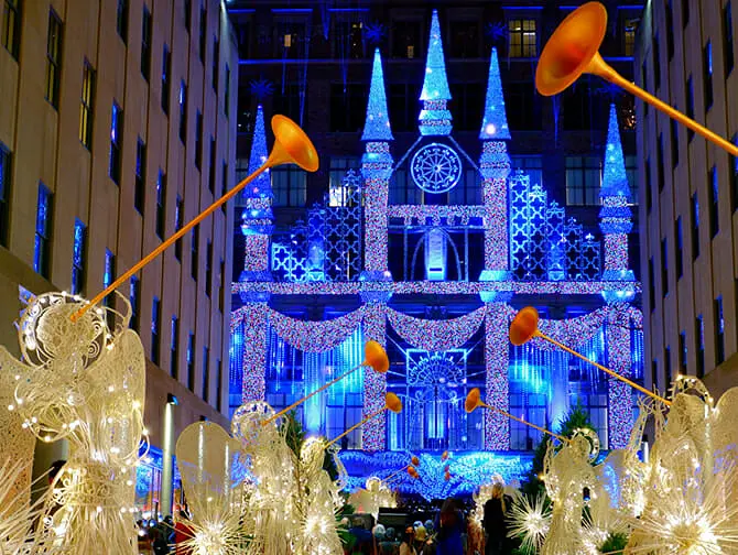 Saks Fifth Avenue jouluvaloshow New Yorkissa - Show