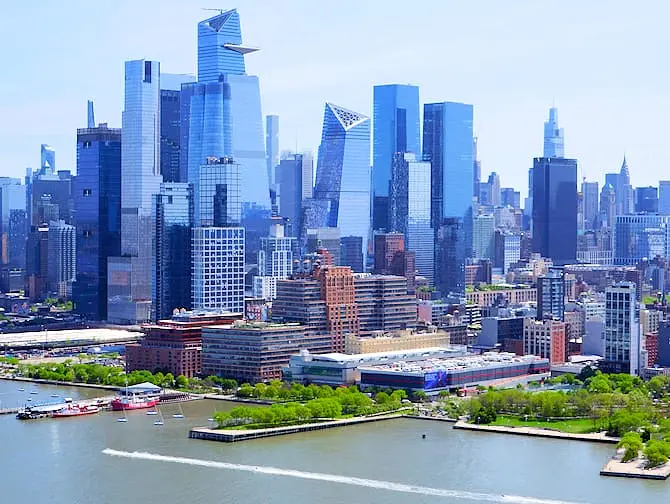 Helikopterikuljetus JFK:n tai Newarkin lentokentän ja Manhattanin välillä - Skyline