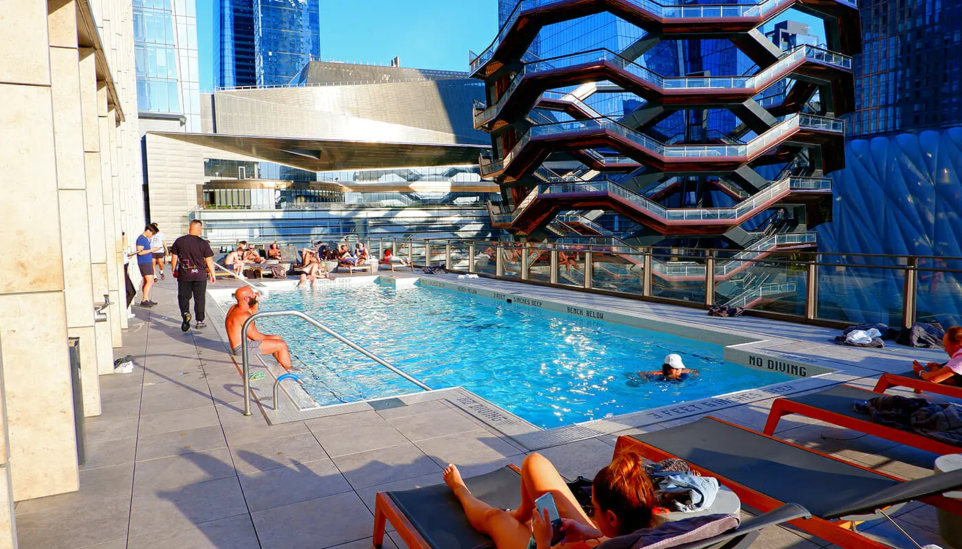 New Yorkin hotellit joissa uima-allas - Equinox Hotel
