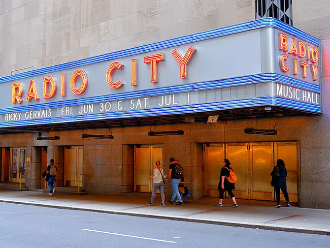 Rockefeller Centerin kiertoajelu - Radio City Music Hall