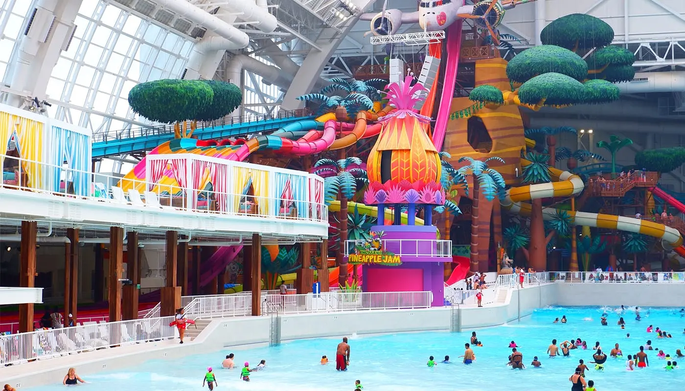 Uiminen New Yorkissa - DreamWorks Water Park