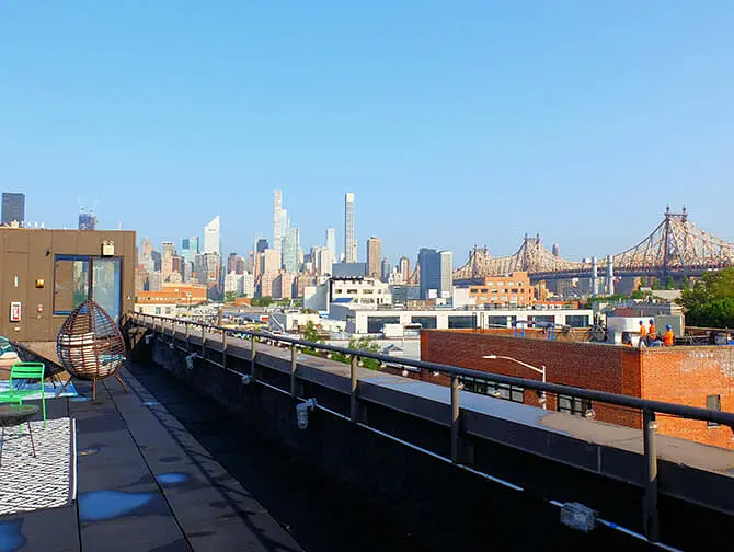 Hostellit New Yorkissa - The Local NYC kattoterassi