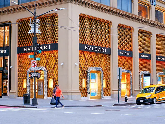 Shoppailu Fifth Avenuella New Yorkissa - Luksusliikkeitä