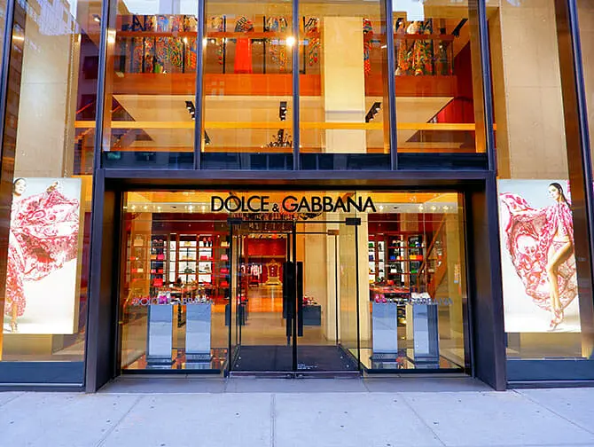 Shoppailu Fifth Avenuella New Yorkissa - Ostoskatu