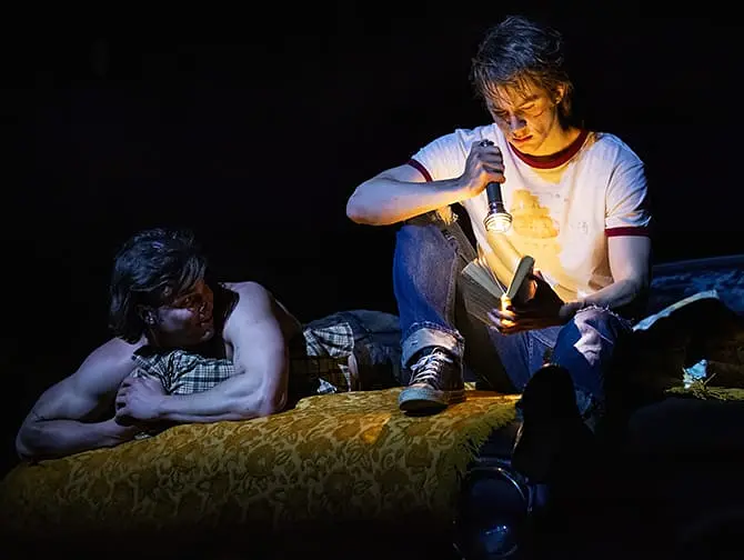 The Outsiders Broadway-liput - Ystävyys