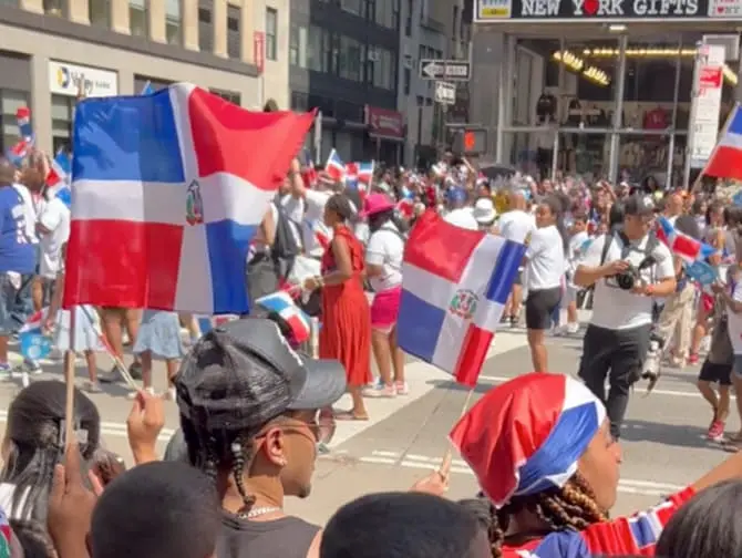 Dominican Day Parade New Yorkissa - Dominikaaninen yhteisö