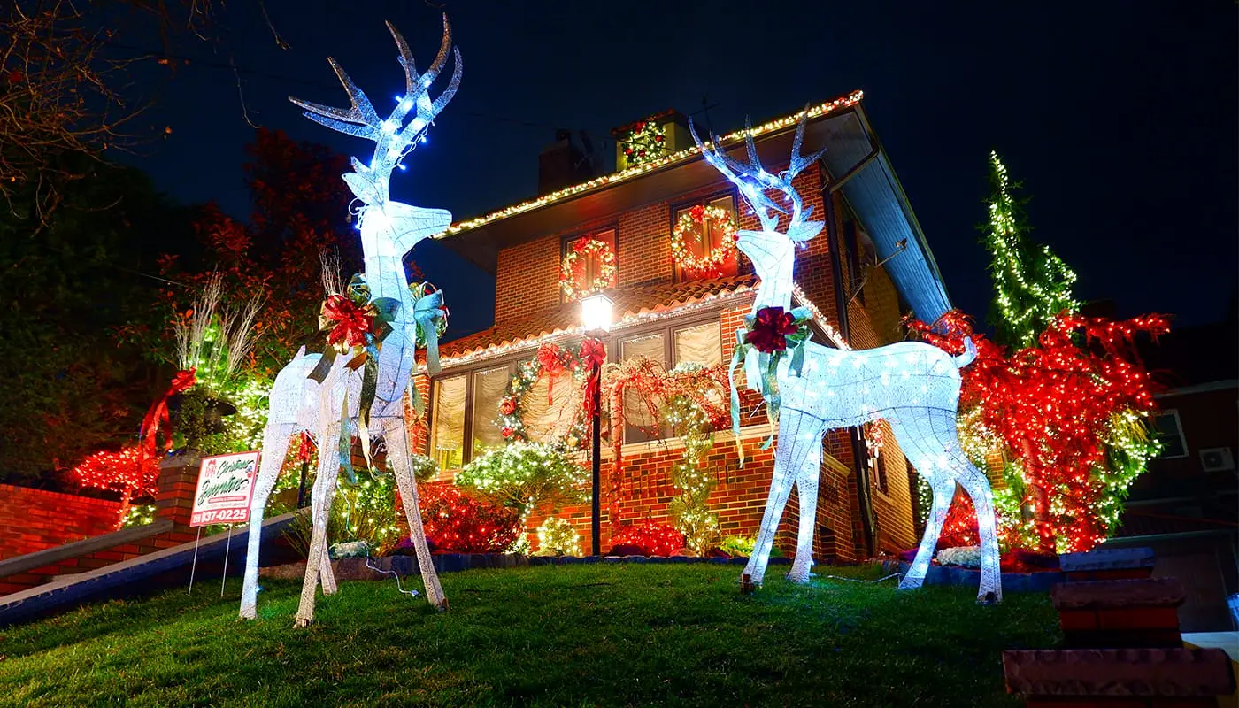 Dyker Heights Christmas Lights -kierros - Koristeltu talo