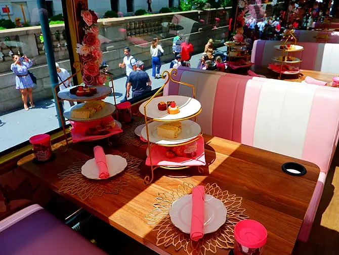 Iltap&auml;iv&auml;tee New Yorkissa - High Tea -bussikierros