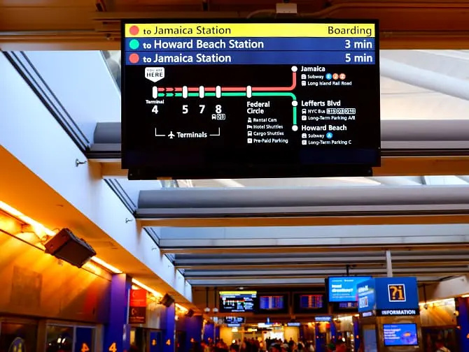 JFK AirTrain New Yorkissa - Lähdöt