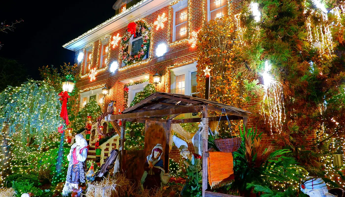 Jouluinen matkasuunnitelma New Yorkiin - Dyker Heights Christmas Lights Tour