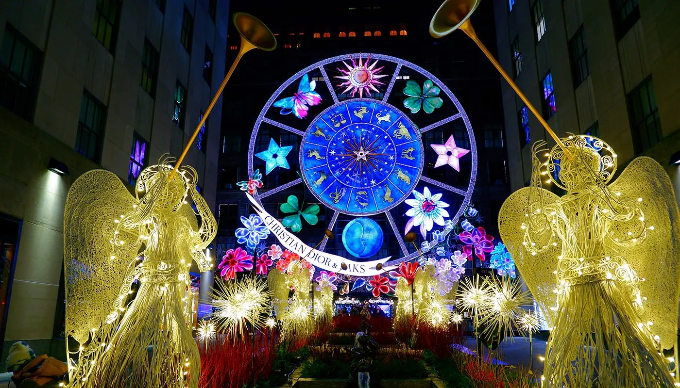 Jouluinen matkasuunnitelma New Yorkiin - Saks Fifth Avenue Holiday Light Show