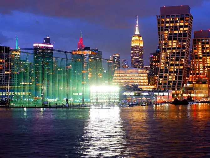 Manhattan-illallisristeily New Yorkissa näkymät taivaanrantaan