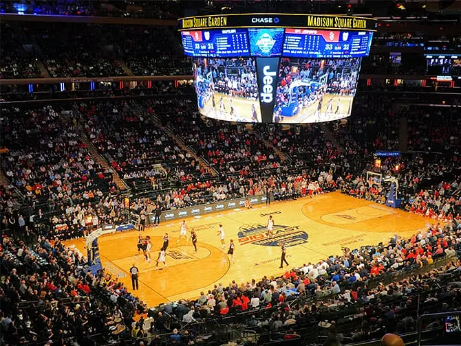 Yliopistokoripallo New Yorkissa - Madison Square Garden