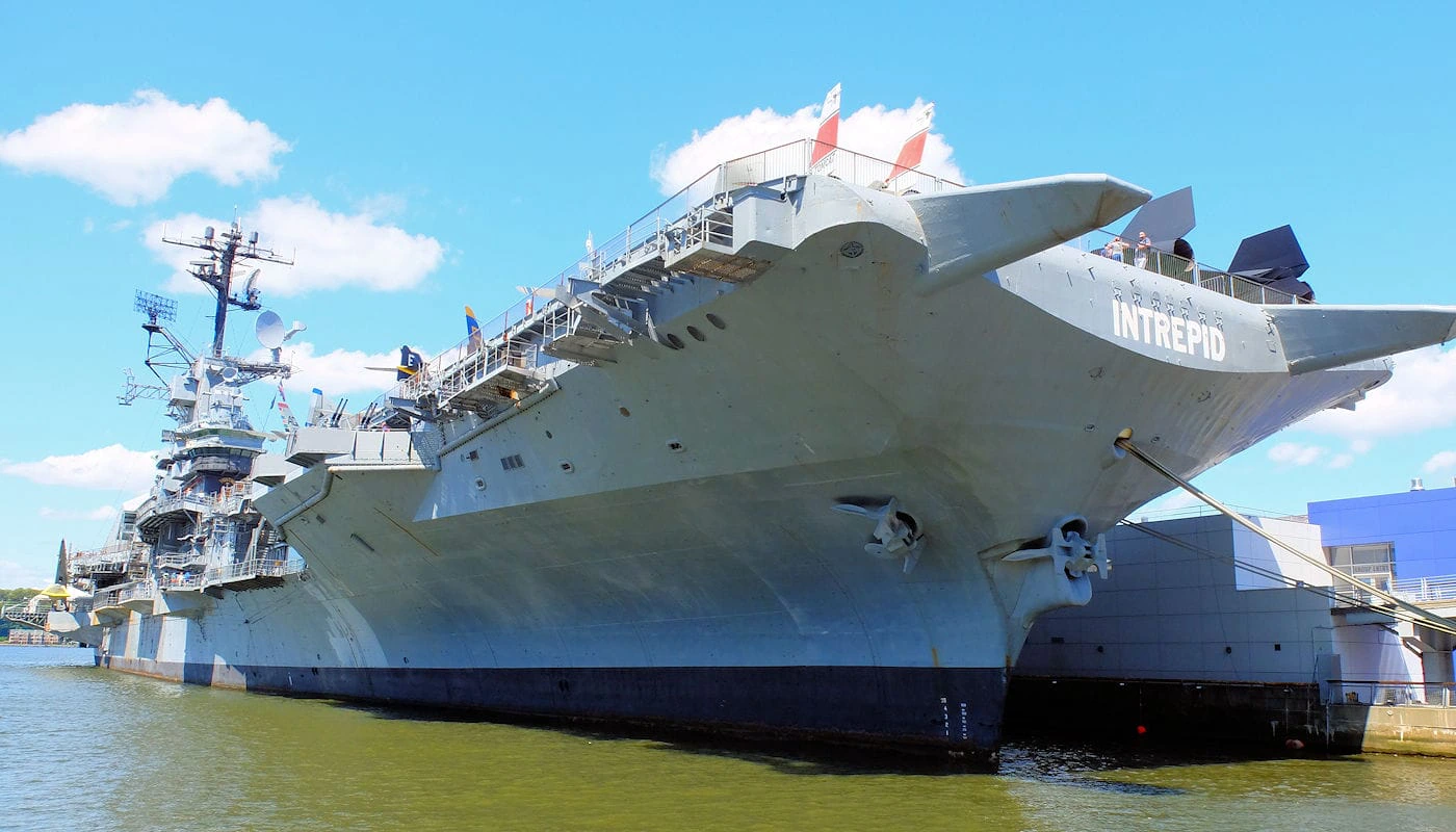 Parhaat museot New Yorkissa - Intrepid