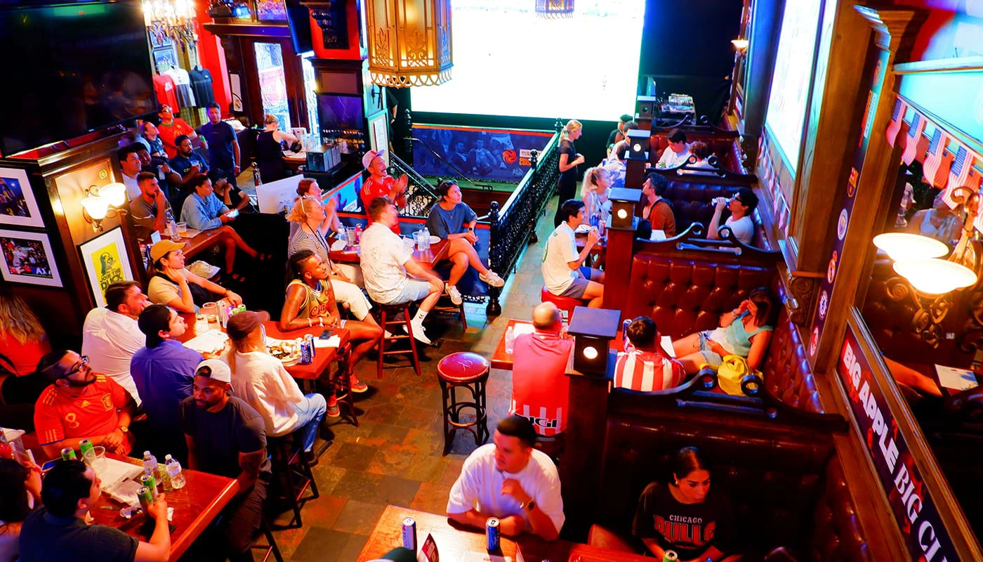 Parhaat yökerhot New Yorkissa - The Football Factory