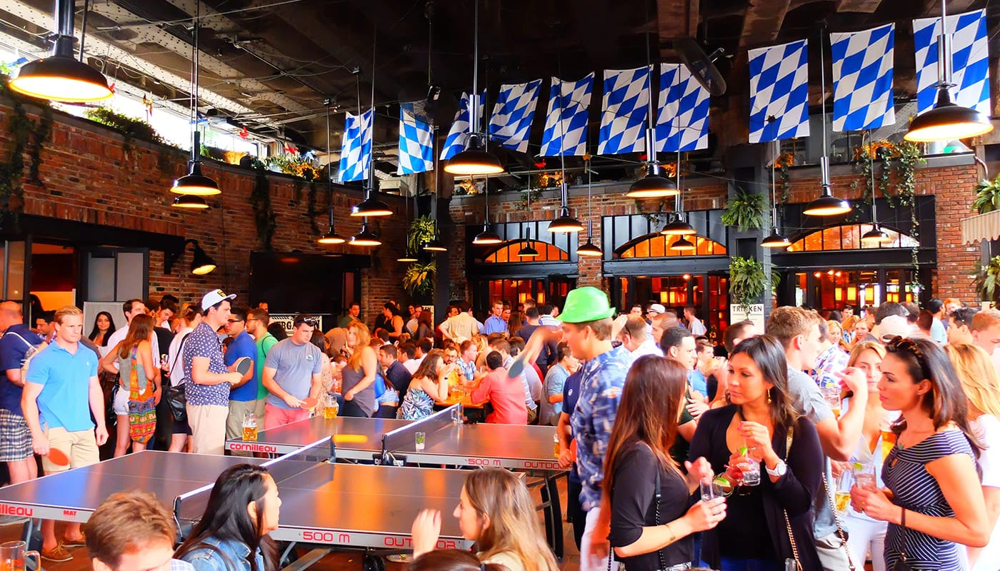 Parhaat yökerhot New Yorkissa - The Standard Biergarten