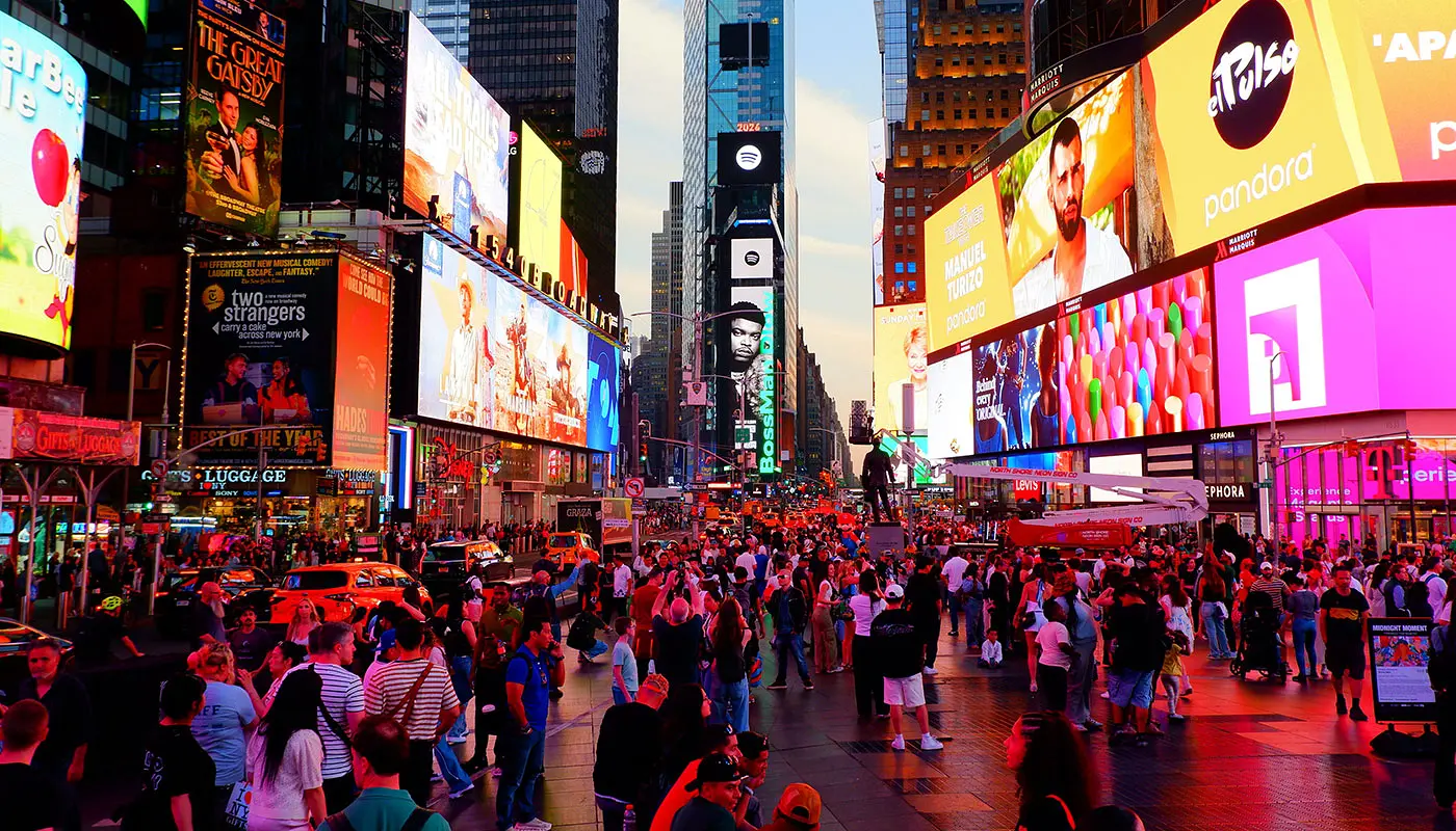 Matkasuunnitelma: 6 päivää New Yorkissa – Ensivaikutelma Times Squaresta