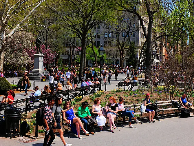 Washington Square Park New Yorkissa - New Yorkin yliopiston sydän