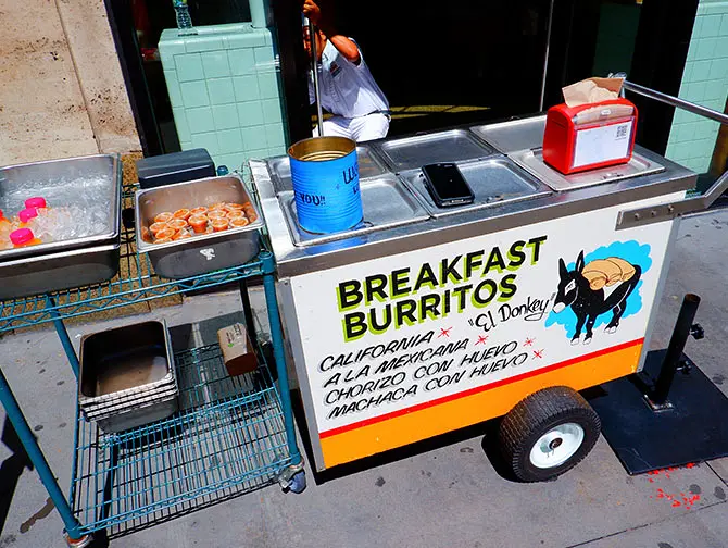 Aamiainen New Yorkissa - El Donkey Burrito Cart
