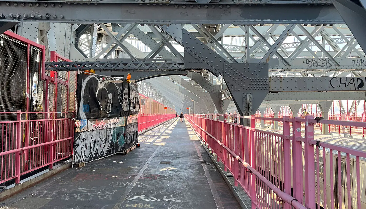 Williamsburg Bridge New Yorkissa - Williamsburg Bridgen yli