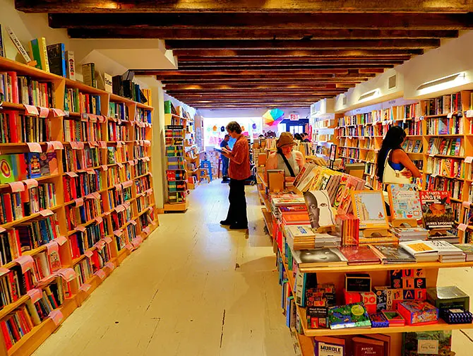 Kirjakaupat New Yorkissa - Books are Magic Brooklyn Heightsissa