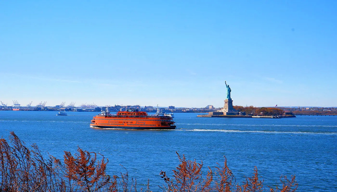 Kävelyreitti Governors Island New Yorkissa - Löydä New Yorkin toinen puoli