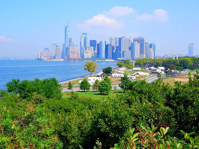 Kävelyreitti Governors Island New Yorkissa