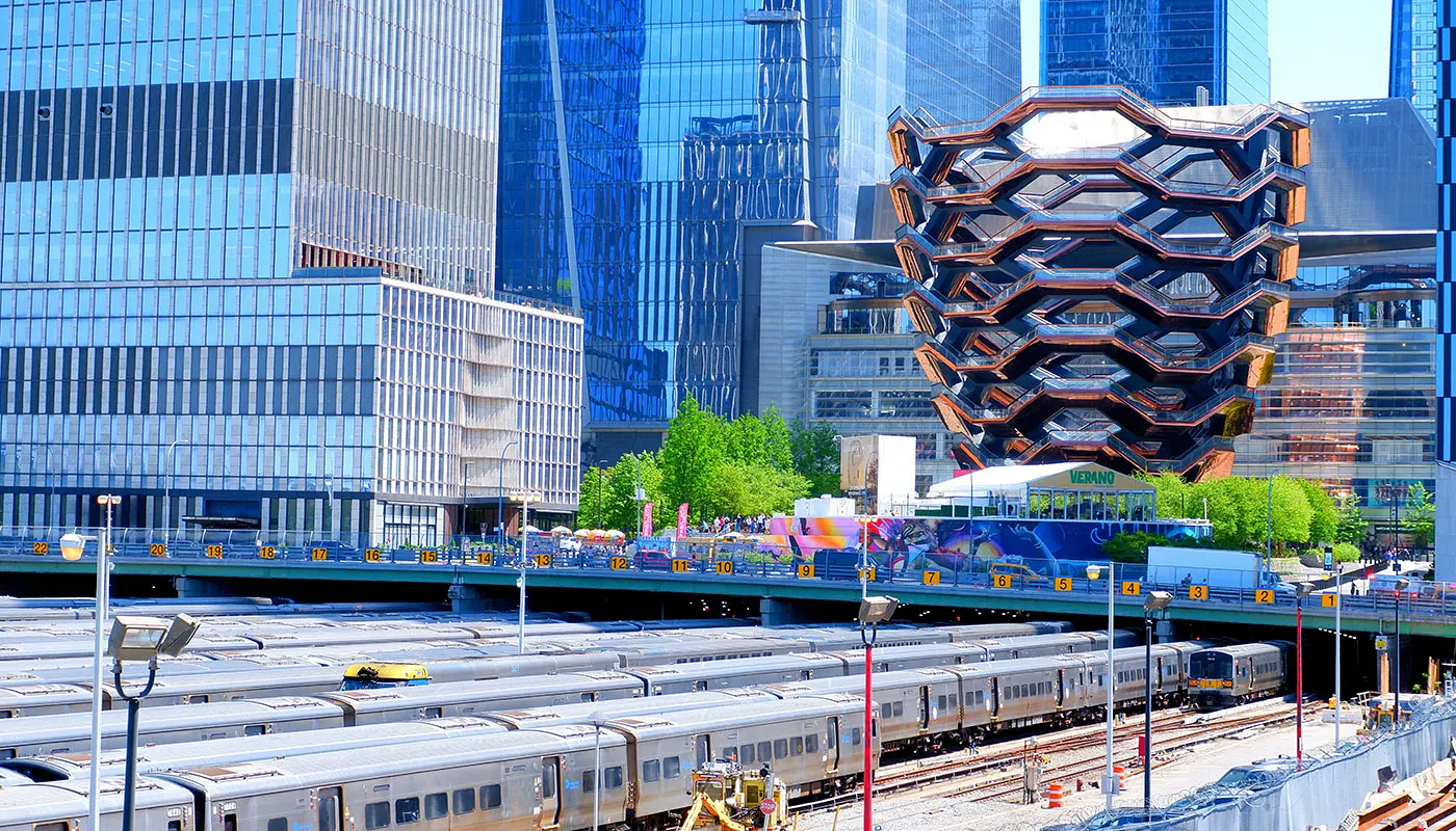 Kävelyreitti High Line Park - Hudson Yards New Yorkissa - Tutustu Manhattaniin